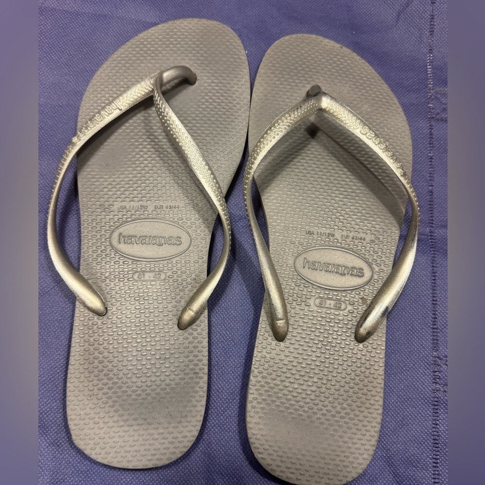 Gray Havaianas Size 11/12 Flip Flop